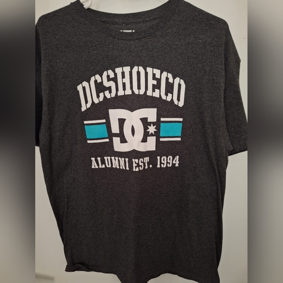 DC SHOES CO * Unisex Tee Shirt Size Large * New Like Condition - Picture 5 of 6